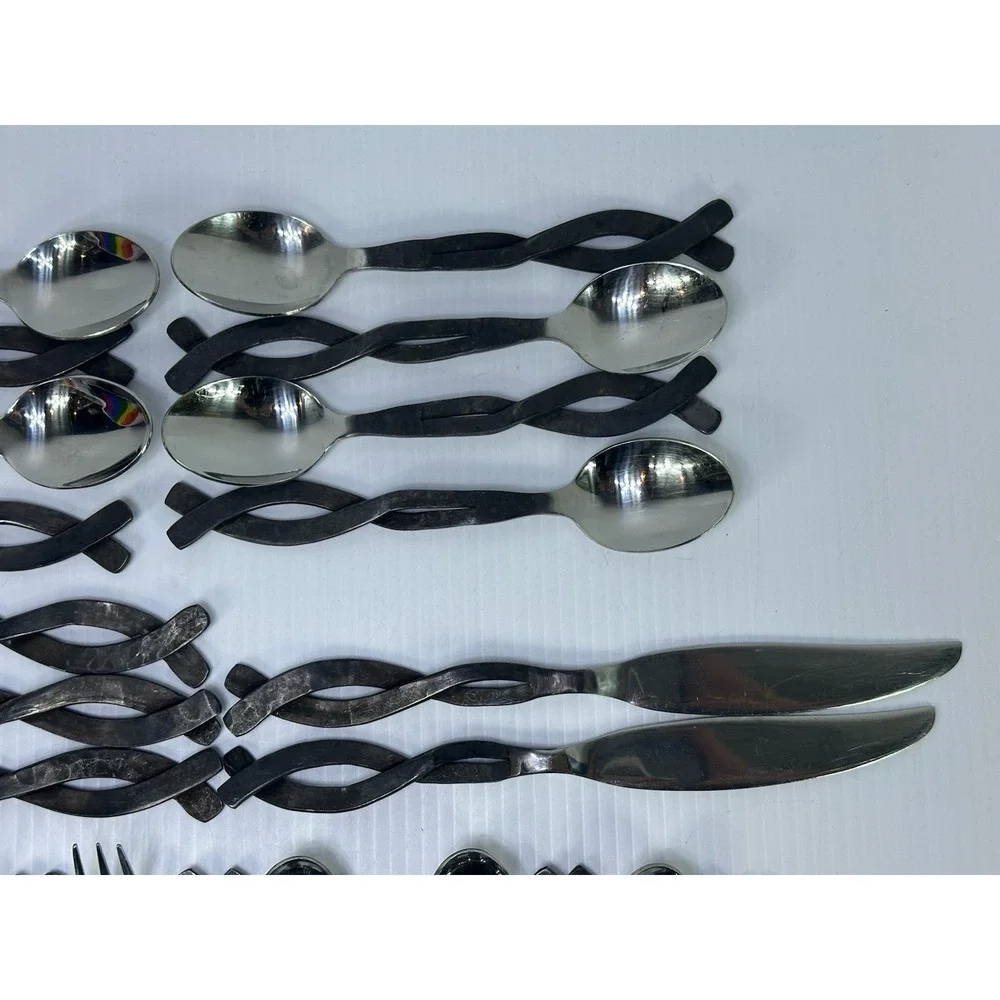 27 Retroneu SPAGHETTI 3 Dinner 5 Salad 8 Tablespoons 6 Teaspoons 5 Knives Flat